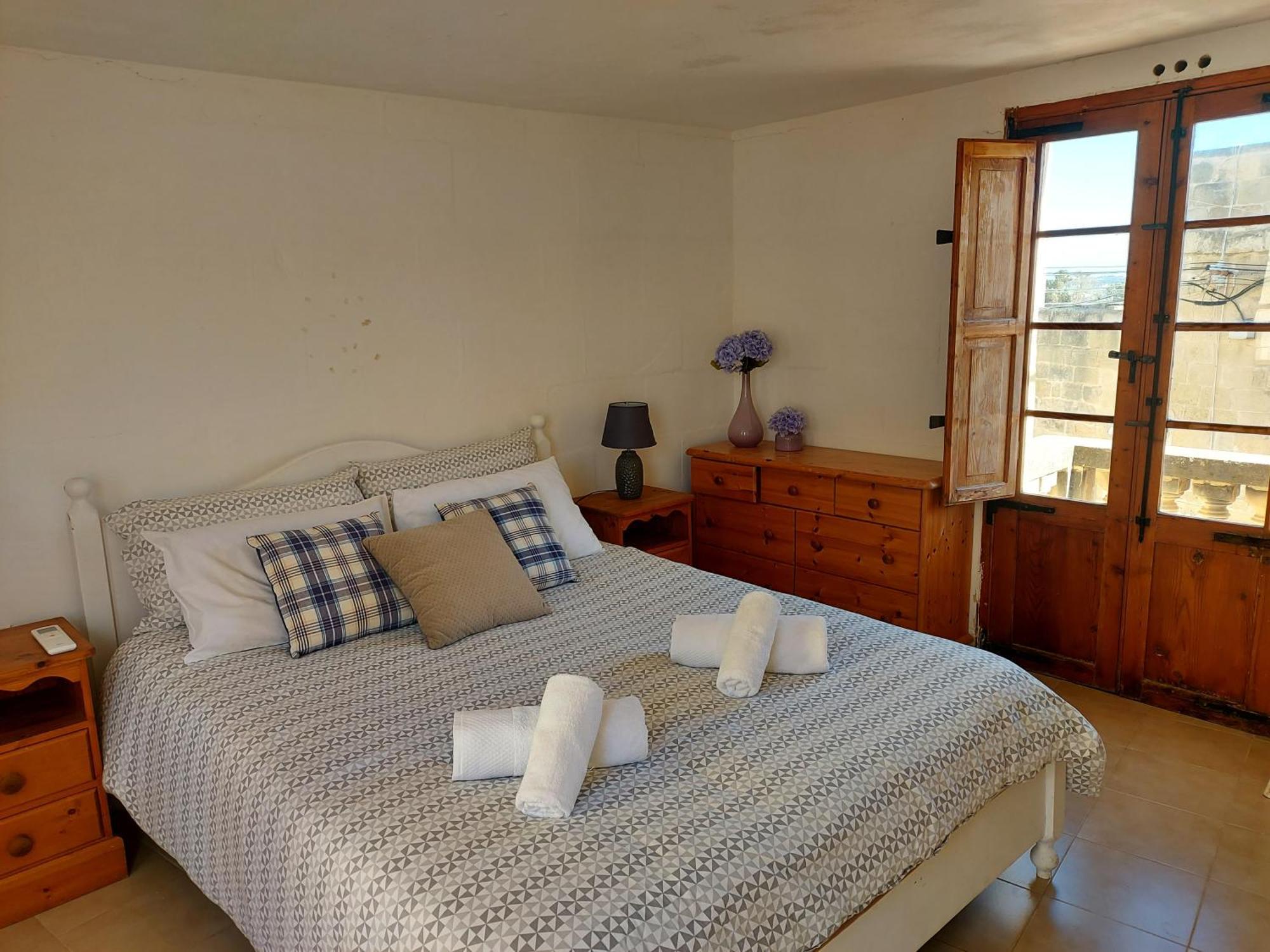 Razzett Warda B&B กฮาสลิ ภายนอก รูปภาพ