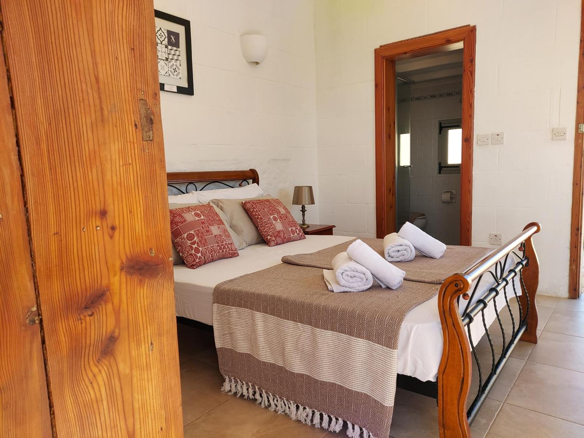 Razzett Warda B&B กฮาสลิ ภายนอก รูปภาพ
