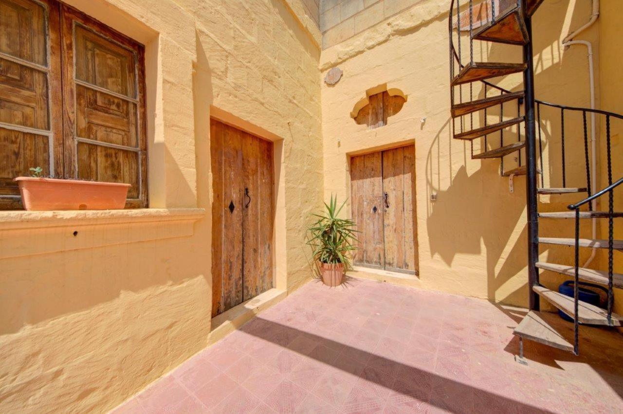 Razzett Warda B&B กฮาสลิ ภายนอก รูปภาพ