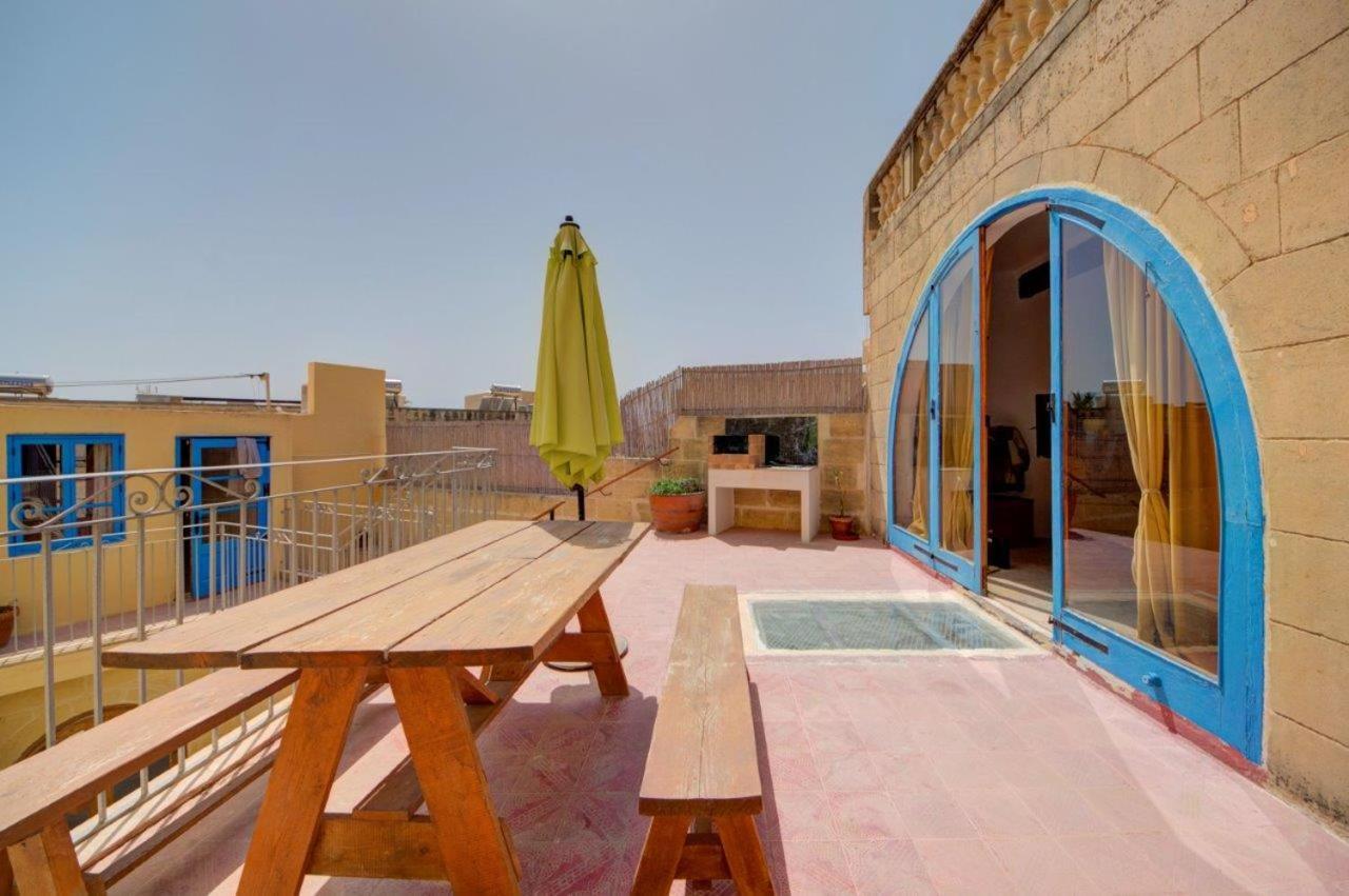 Razzett Warda B&B กฮาสลิ ภายนอก รูปภาพ